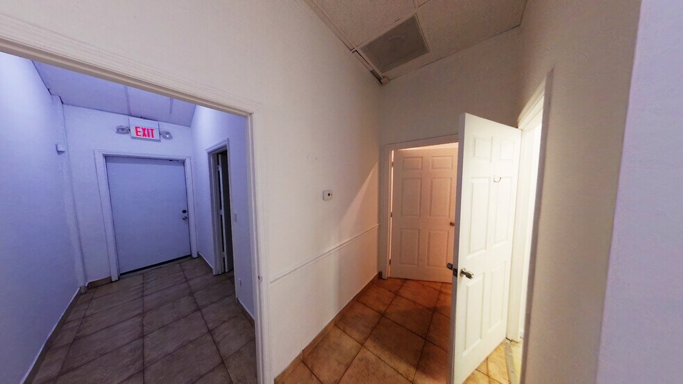 4217 N State Road 7, Hollywood, FL à louer - Photo de l’immeuble – Image 3 sur 8