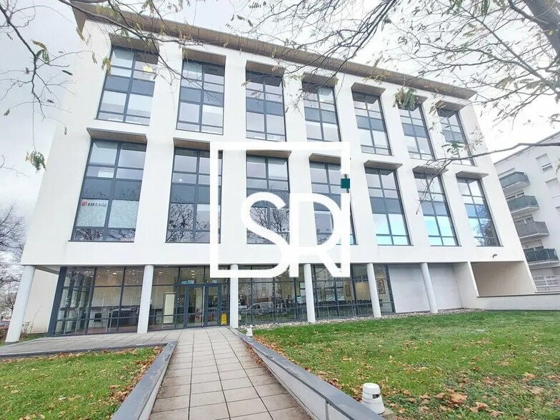 Bureau dans Clermont-Ferrand à louer - Photo de l’immeuble – Image 1 sur 22