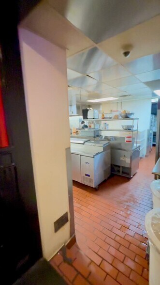 6365 Peachtree Industrial Blvd, Atlanta, GA à vendre - Vidéo sur l’annonce professionnelle – Image 3 sur 50