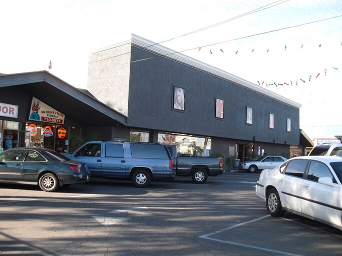 8219-8229 Canoga Ave, Canoga Park, CA à louer - Photo de l’immeuble – Image 1 sur 2