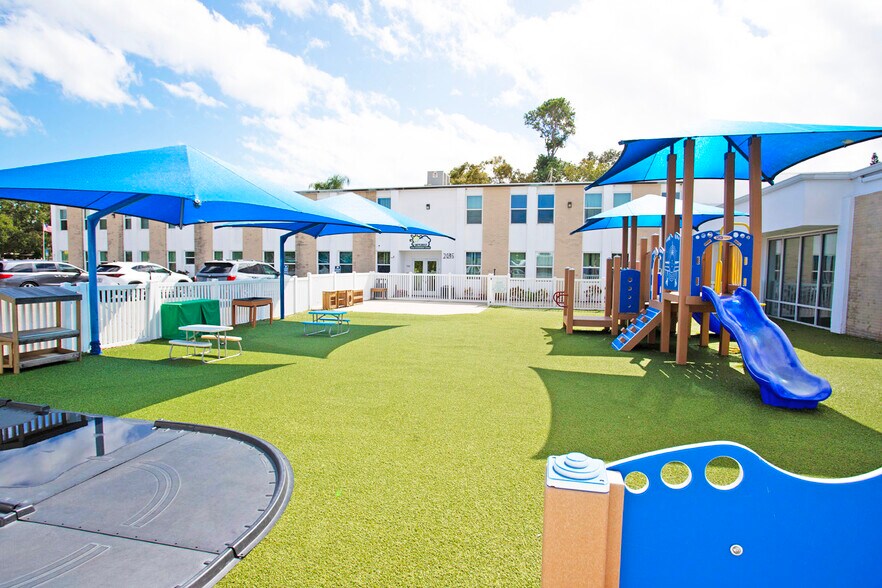 2045 Drew St, Clearwater, FL à louer - Photo de l’immeuble – Image 1 sur 19