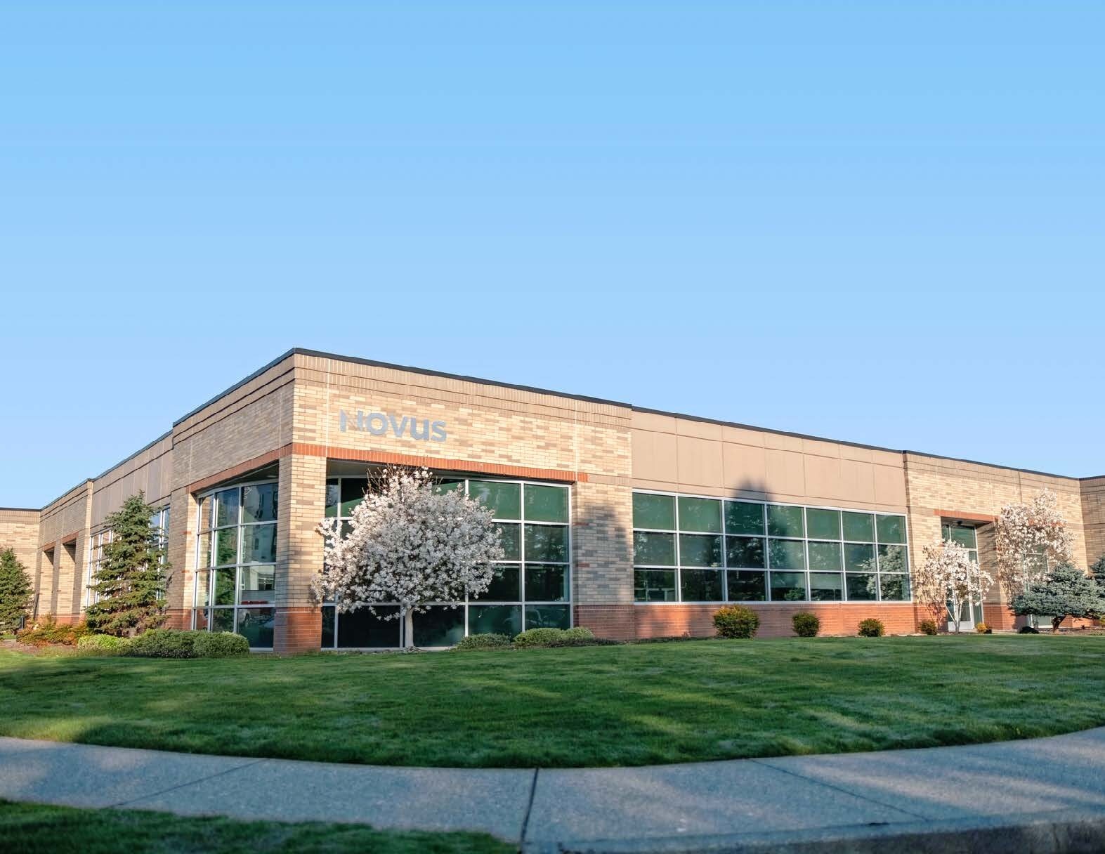 1365 NE Amberglen Pky, Hillsboro, OR à louer Photo de l’immeuble– Image 1 sur 4