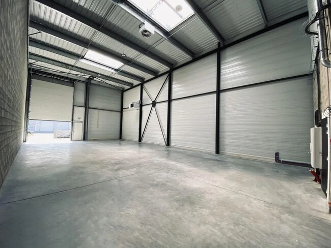 Plus de détails pour Route De Martigues, Marignane - Industriel/Logistique à vendre