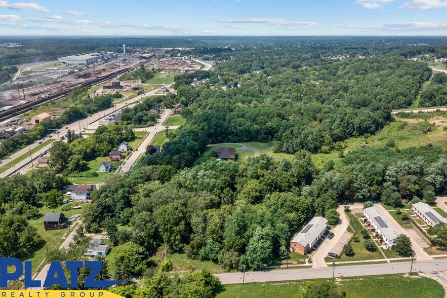 126 Davis Ln, Youngstown, OH à vendre - Photo de l’immeuble – Image 3 sur 12