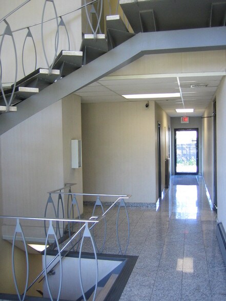 1640 Vauxhall Rd, Union Township, NJ à louer - Photo de l’immeuble – Image 2 sur 2