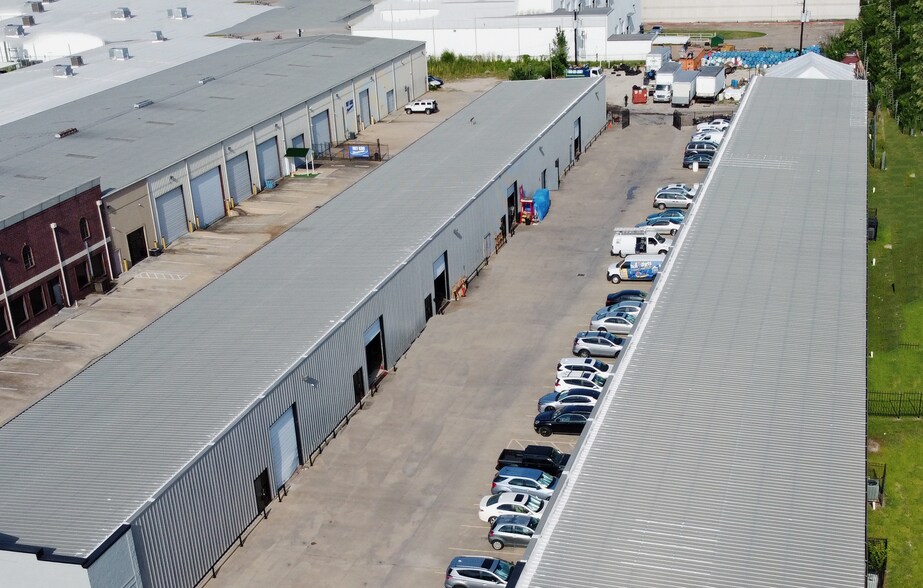 5479 W Sam Houston Pky N, Houston, TX à louer - Photo de l’immeuble – Image 2 sur 4