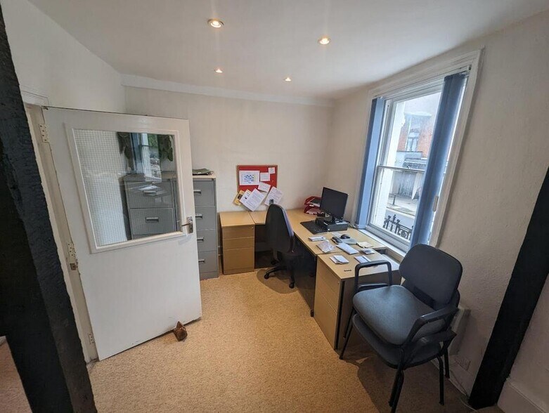 206-208 High St, Guildford à louer - Photo de l’immeuble – Image 3 sur 8