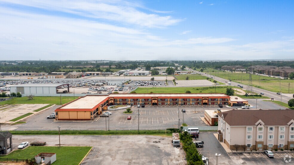 820 S MacArthur Blvd, Oklahoma City, OK à vendre - Photo de l’immeuble – Image 3 sur 3