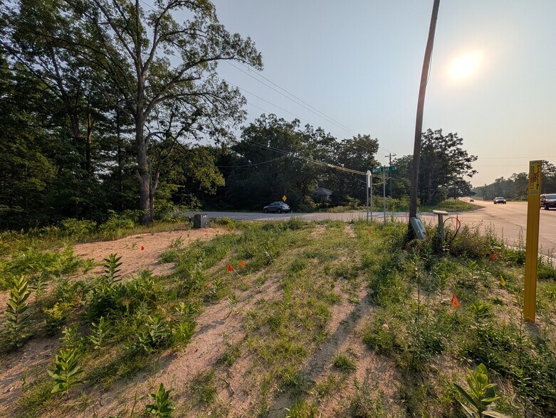 9200 US-31 S, Interlochen, MI à vendre - Photo de l’immeuble – Image 2 sur 15