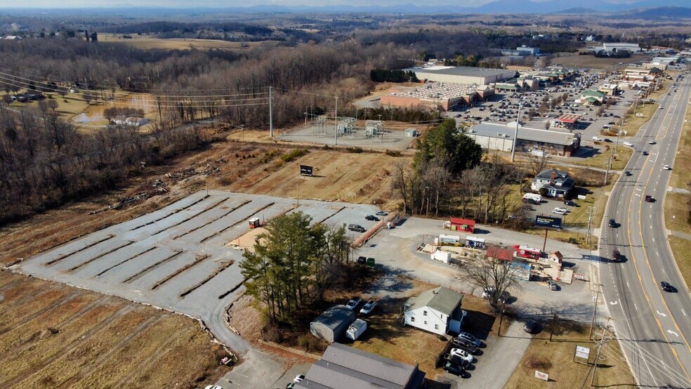 15173 Forest Rd, Forest, VA à vendre - Photo de l’immeuble – Image 2 sur 8