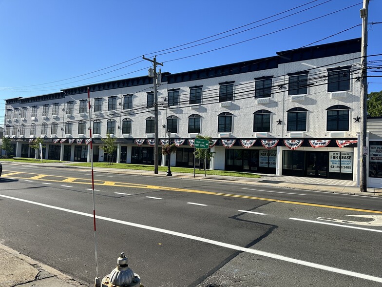 102 W Main St, Smithtown, NY à louer - Photo de l’immeuble – Image 2 sur 20