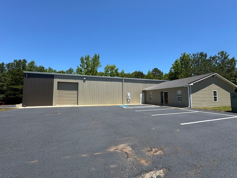 205 Apex Dr, Jefferson, GA à louer - Photo de l’immeuble – Image 3 sur 11