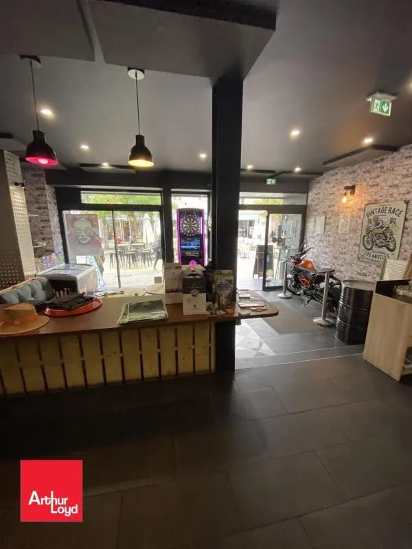 Local commercial dans Chartres à louer Hall d’entrée– Image 1 sur 5