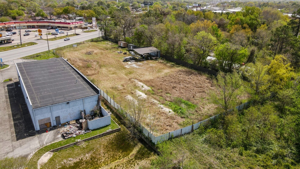 11921 Veterans Memorial Dr, Houston, TX à vendre - Photo de l’immeuble – Image 3 sur 24