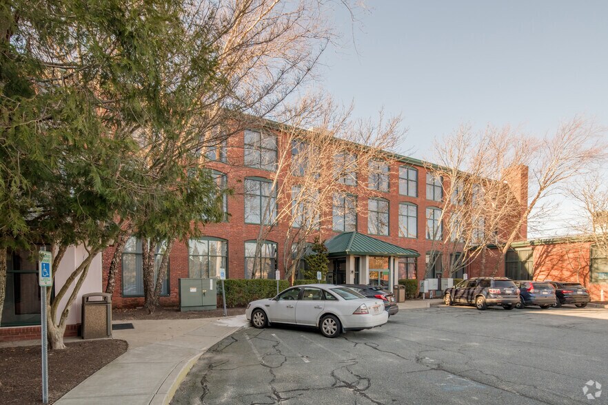 275 Martine St, Fall River, MA à louer - Photo principale – Image 1 sur 6