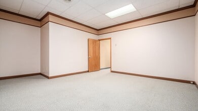 927 Wheeling Ave, Cambridge, OH à vendre Photo intérieure– Image 2 sur 7