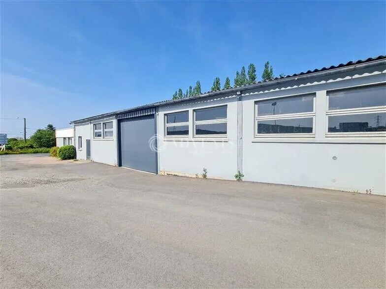 Local d'activités dans Plédran à vendre - Photo de l’immeuble – Image 2 sur 9