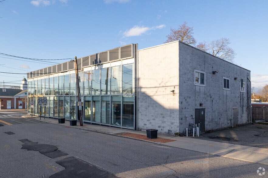 115 E Main St, Smithtown, NY à louer - Photo de l’immeuble – Image 3 sur 22