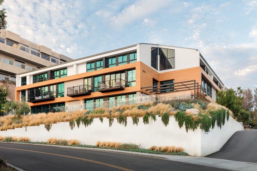 674 Via de la Valle, Solana Beach, CA à vendre - Photo de l’immeuble – Image 2 sur 17