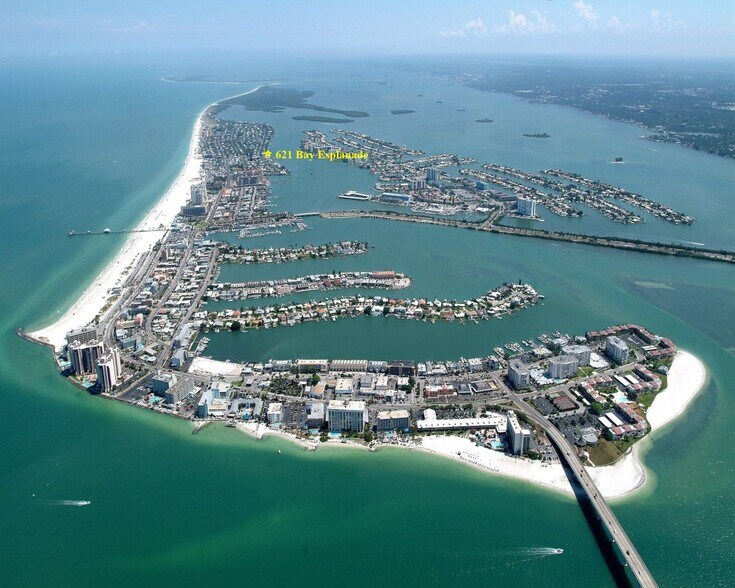621 Bay Esplanade, Clearwater, FL à vendre - Photo de l’immeuble – Image 3 sur 27