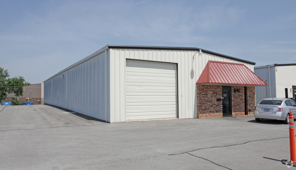 641 Industrial Blvd, Grapevine, TX à louer - Photo principale – Image 1 sur 2