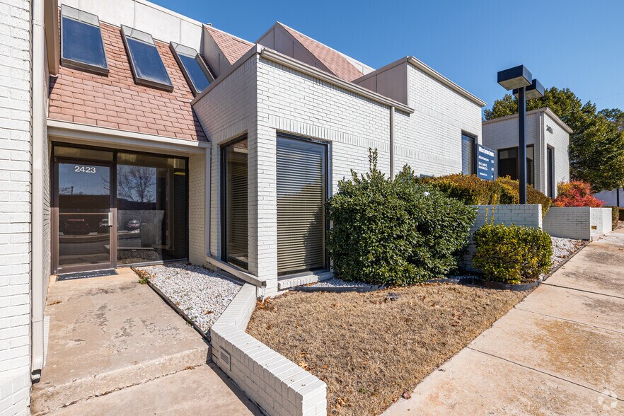 2421 Wilcox Dr, Norman, OK à louer - Photo de l’immeuble – Image 2 sur 26