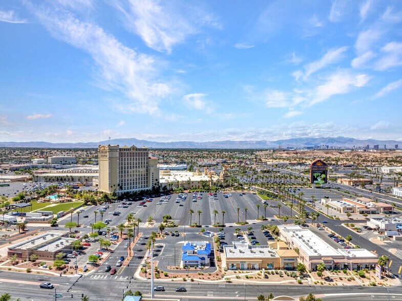 535 Marks St, Henderson, NV à louer - Photo de l’immeuble – Image 3 sur 21