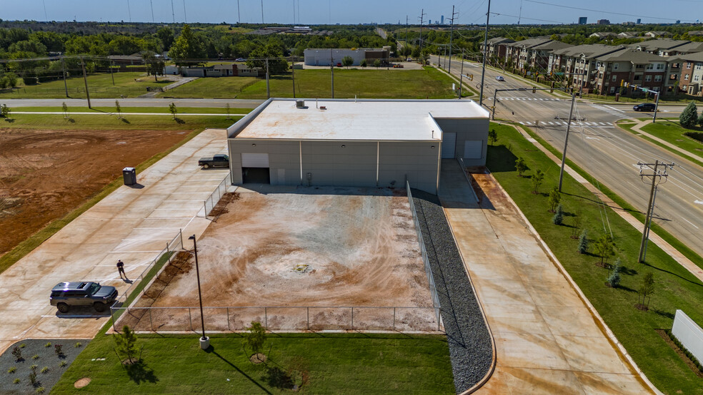 1001 NE 122nd St, Oklahoma City, OK à louer - Photo de l’immeuble – Image 3 sur 4
