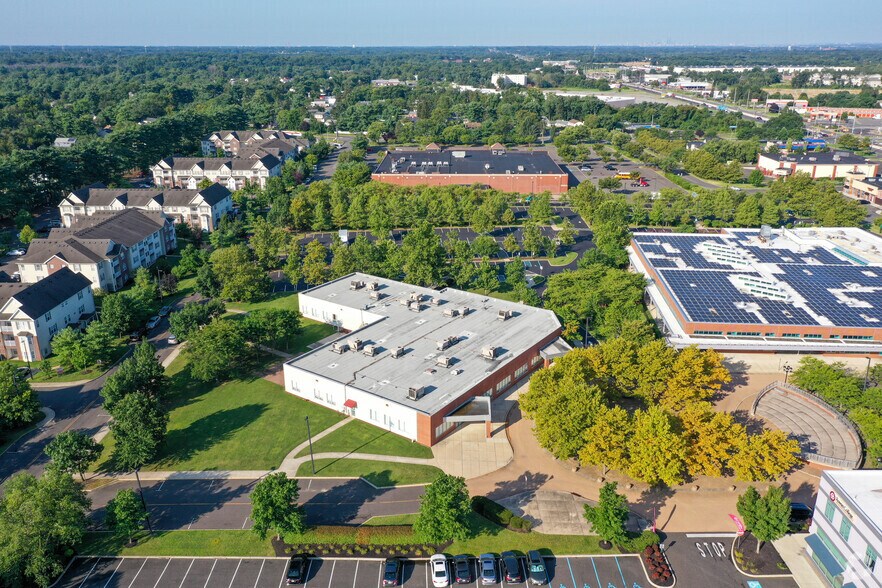 300 Willingboro Way, Willingboro, NJ à louer - Photo de l’immeuble – Image 3 sur 4