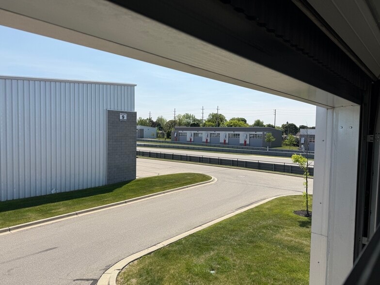 48 Pit Ln, Pontiac, MI à vendre - Photo de l’immeuble – Image 2 sur 23