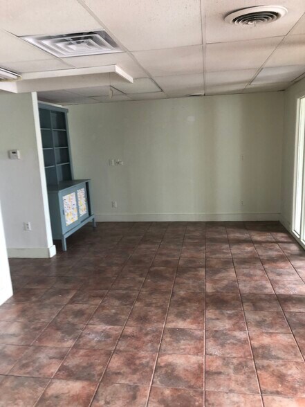 734 Mt Moriah Rd, Memphis, TN à louer - Photo de l’immeuble – Image 3 sur 9