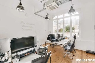 29 Rue D'Astorg, Paris à louer Photo intérieure– Image 2 sur 4