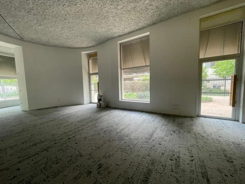 93 Cours Charlemagne, Lyon à louer - Photo de l’immeuble – Image 2 sur 7