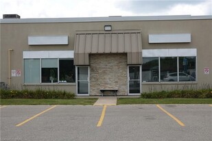 107 Manitou Dr, Kitchener ON - immobilier d'entreprise