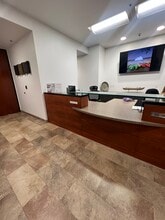 950 Glenn Dr, Folsom, CA à louer Hall d’entrée– Image 1 sur 8