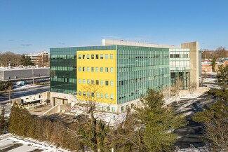 Plus de détails pour 135 Crossways Park Dr, Woodbury, NY - Bureau à louer