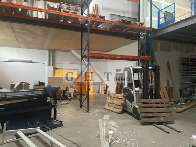 Industriel/Logistique dans Neuilly-sur-Marne à louer - Photo de l’immeuble – Image 2 sur 5