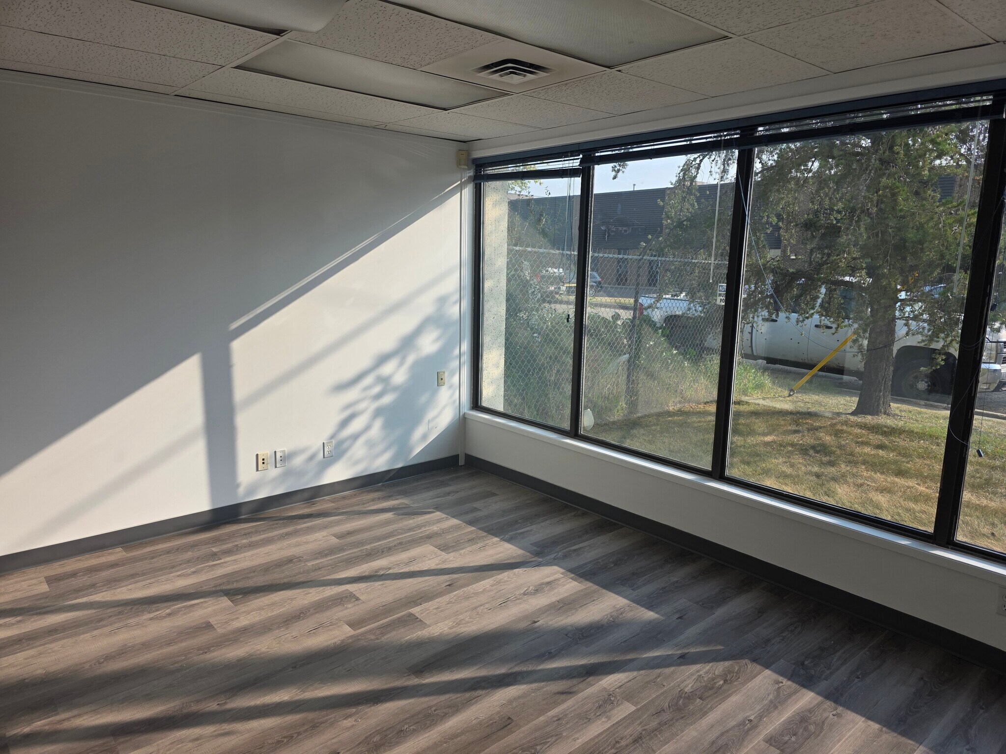 4608-4612 101 St NW, Edmonton, AB à louer Photo intérieure– Image 1 sur 4