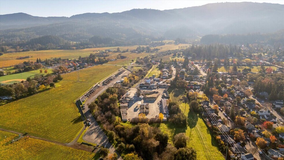 800 Crane Ave, Saint Helena, CA à vendre - Photo de l’immeuble – Image 3 sur 7