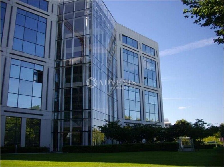 5456 Rue D'Arcueil, Rungis à louer - Photo de l’immeuble – Image 2 sur 5