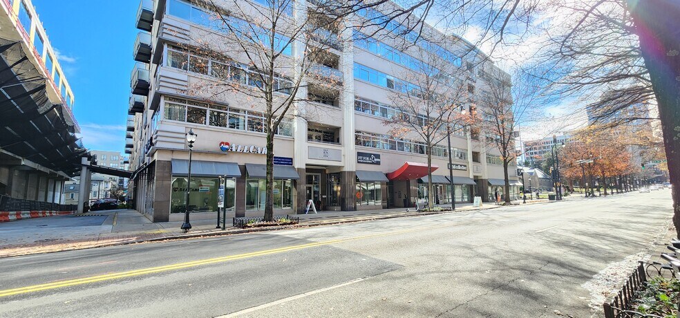 805 Peachtree St NE, Atlanta, GA à louer - Photo de l’immeuble – Image 2 sur 3