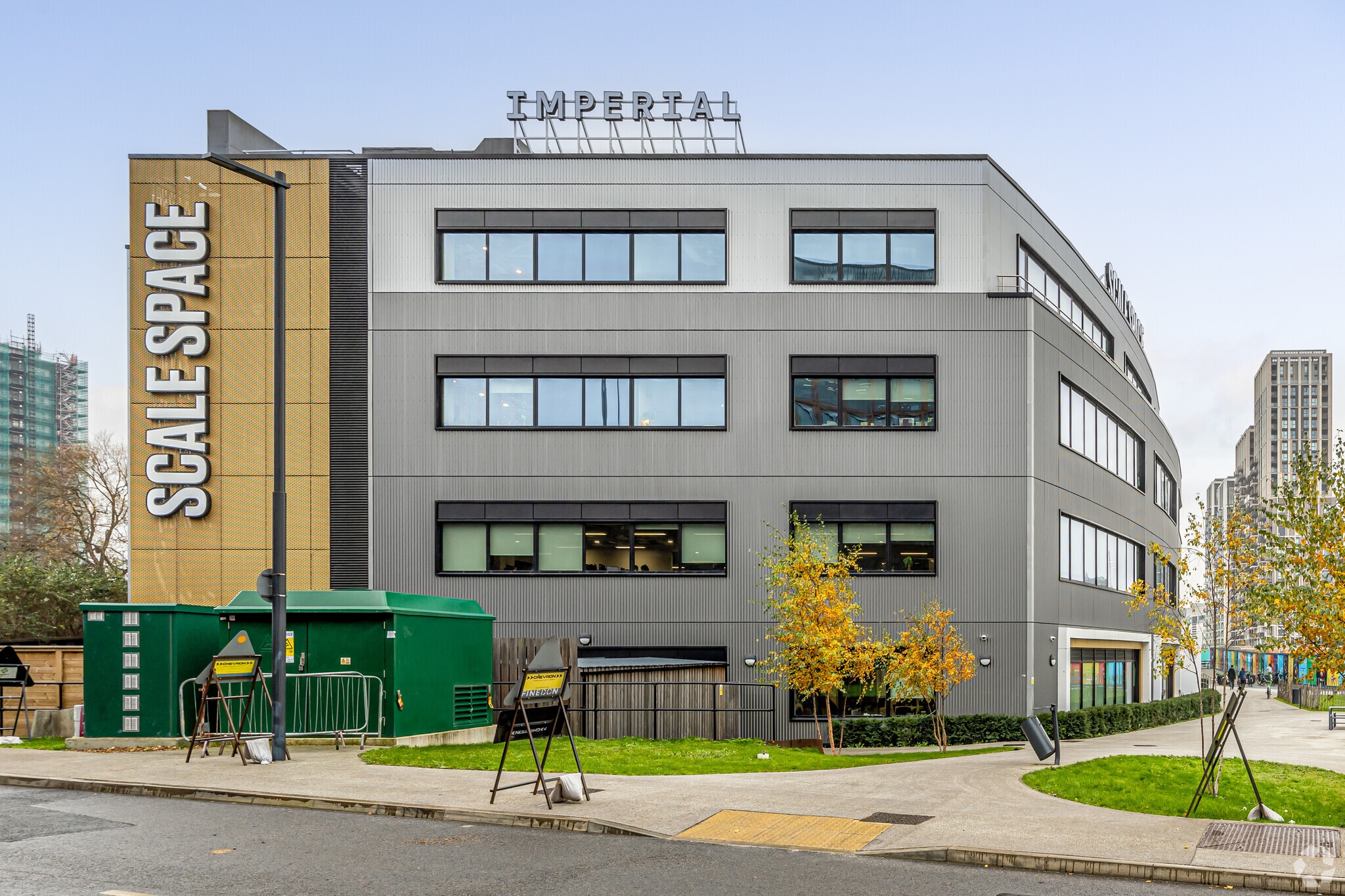 58 Wood Ln, Londres à louer Photo principale– Image 1 sur 5