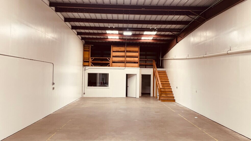 557 Brunken Ave, Salinas, CA à louer - Photo de l’immeuble – Image 3 sur 9