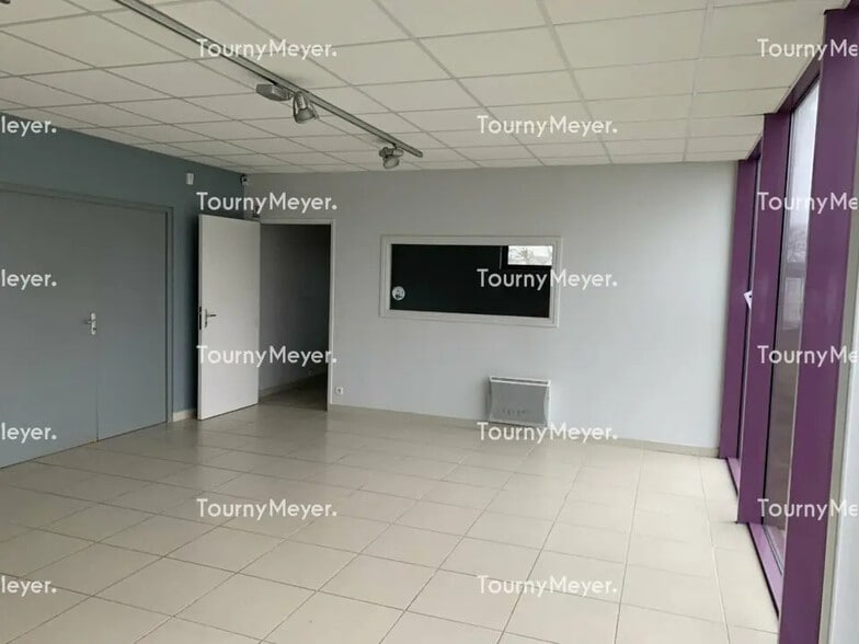 Local d’activités dans Guipavas à louer - Photo de l’immeuble – Image 2 sur 11