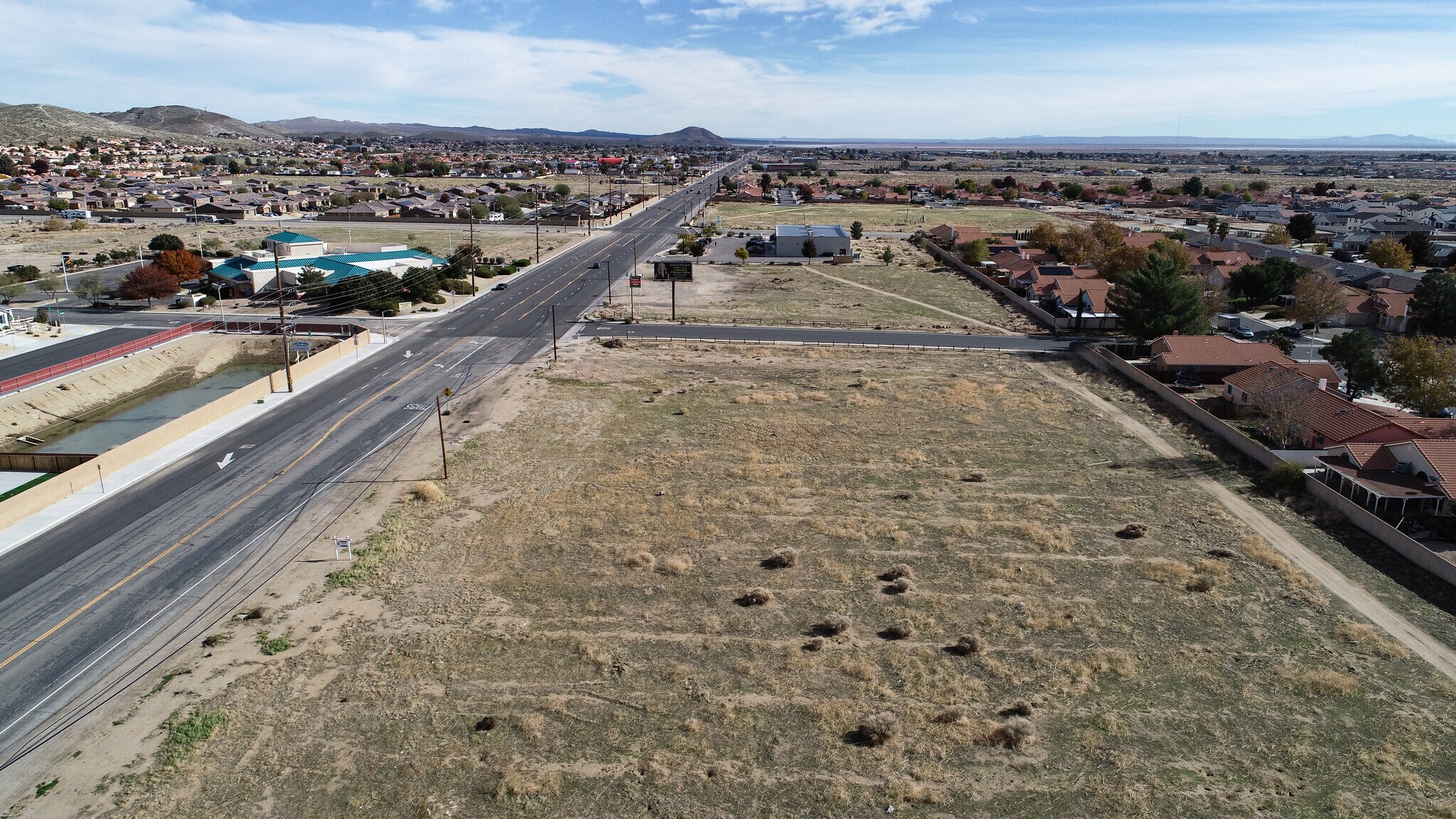 1 Rosamond Blvd, Rosamond, CA à vendre Photo principale– Image 1 sur 5