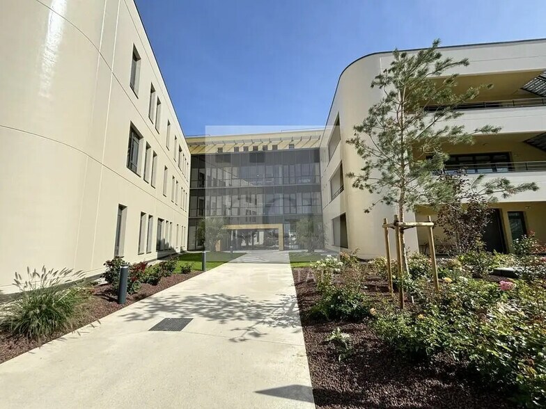 Bureau dans Genas à louer - Photo de l’immeuble – Image 2 sur 13