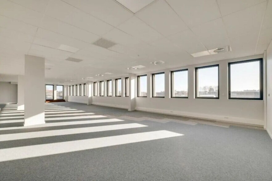 Bureau dans Lyon à louer - Photo de l’immeuble – Image 2 sur 13