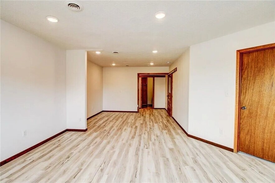 15 Main E St, Menahga, MN à louer - Photo de l’immeuble – Image 2 sur 10