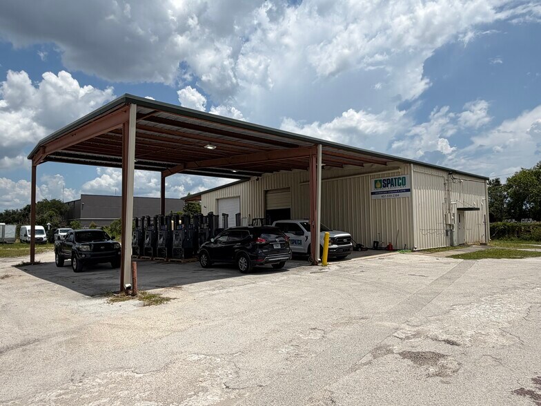325 Dane Ln, Longwood, FL à louer - Photo de l’immeuble – Image 1 sur 12