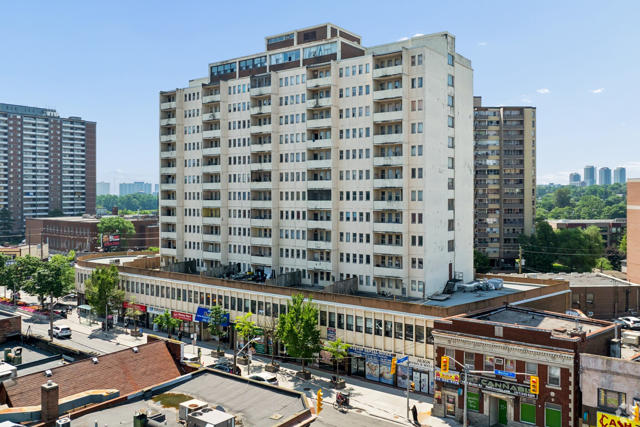 1920 Weston Rd, Toronto, ON à louer Photo principale– Image 1 sur 30